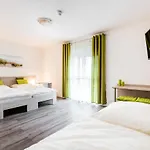Anna - Duesseldorf - 3* 힐덴