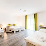 Anna - Duesseldorf - Χίλντεν
