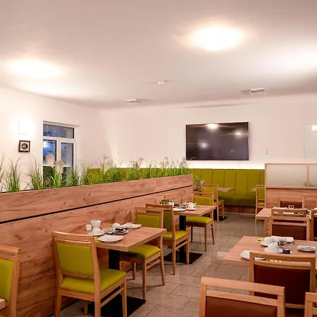 Anna - Duesseldorf - Hotel Hilden