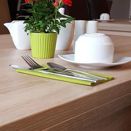 Anna - Duesseldorf - 3* 希尔登